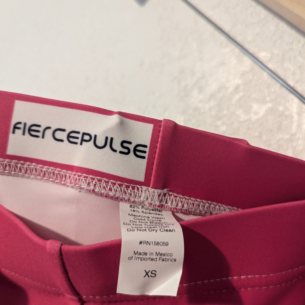 Fierce pulse Barbie pink leggings - Picture 5 of 7